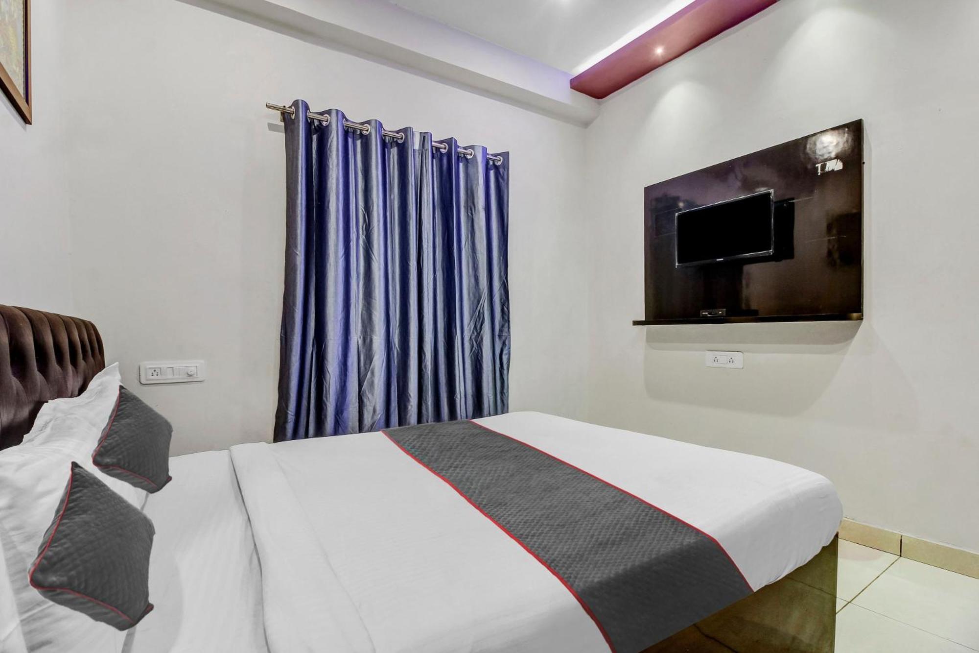 Collection O Galaxy Suites Hyderabad Ngoại thất bức ảnh