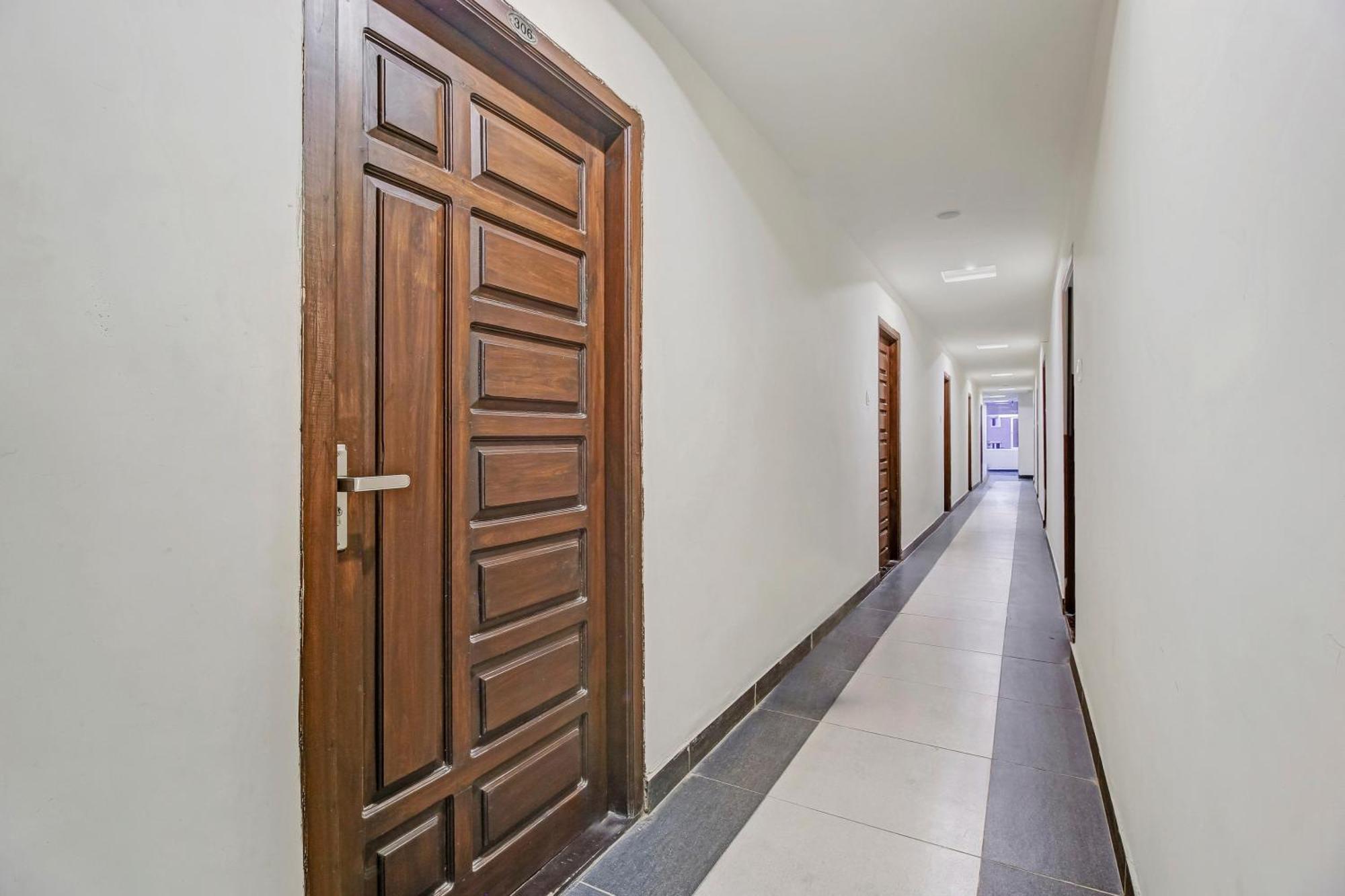 Collection O Galaxy Suites Hyderabad Ngoại thất bức ảnh